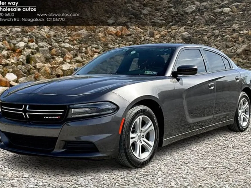 2016 Dodge Charger SE photo 1