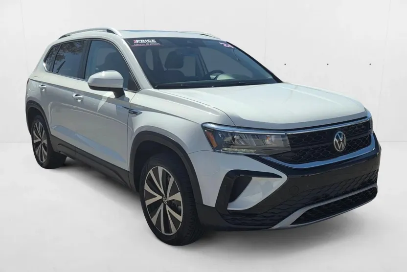 2024 Volkswagen Taos SE photo 1