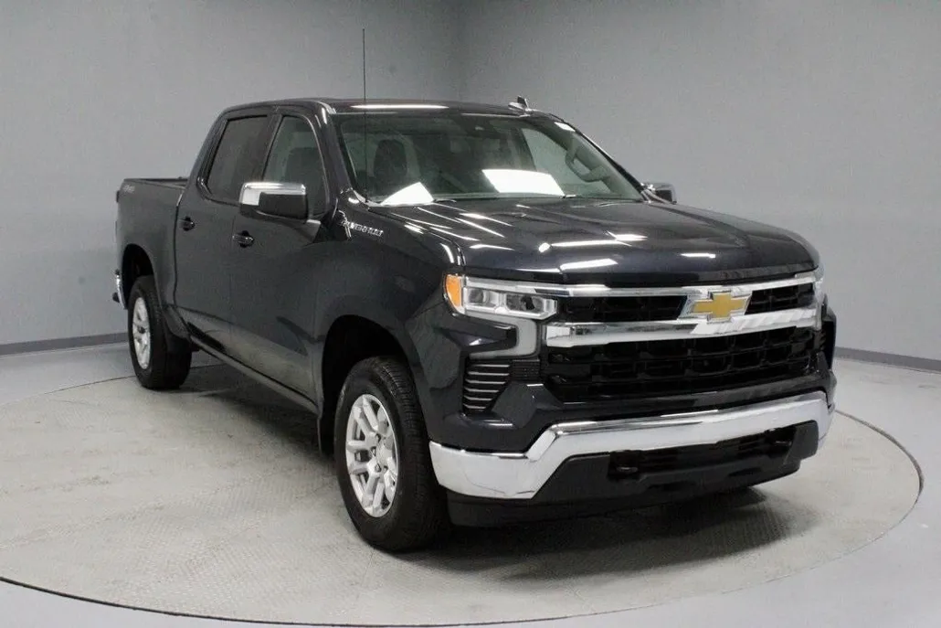 2024 Chevrolet Silverado 1500 LT photo 1