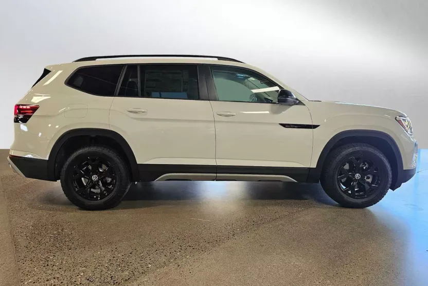 2025 Volkswagen Atlas Peak Edition SE photo 1