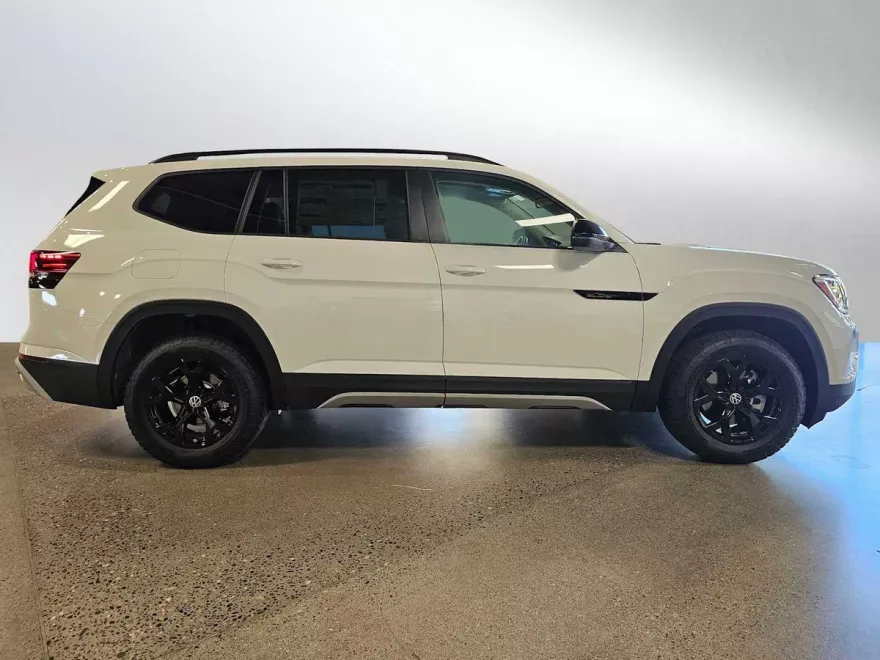 2025 Volkswagen Atlas Peak Edition SE photo 1