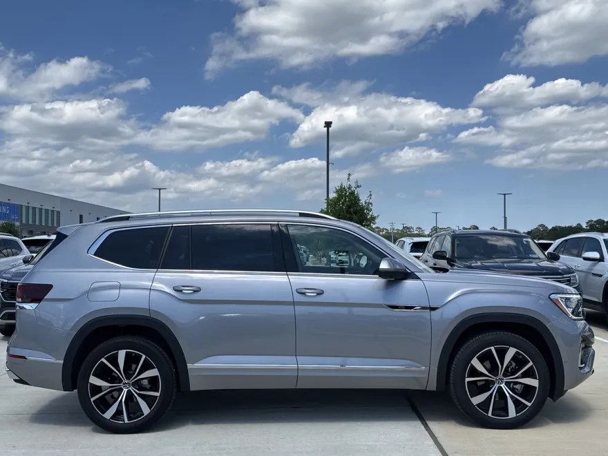 2025 Volkswagen Atlas SEL Premium R-Line photo 1