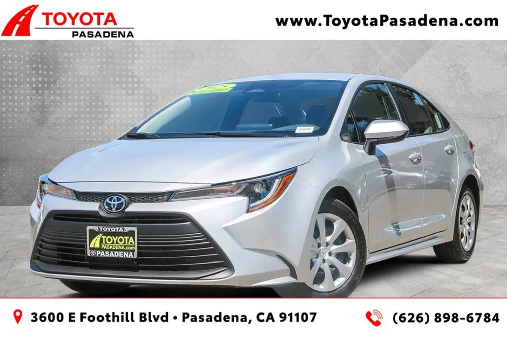 2025 Toyota Corolla LE photo 1