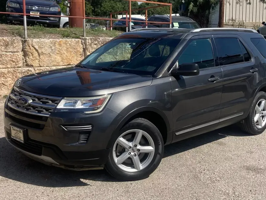 2018 Ford Explorer XLT photo 1