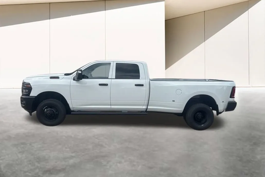 2025 Ram 3500 Tradesman photo 1