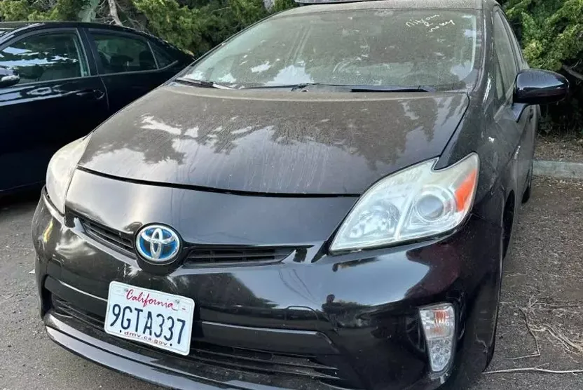 2012 Toyota Prius Three photo 1