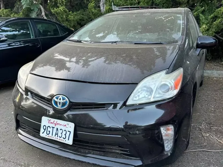 2012 Toyota Prius Three photo 1