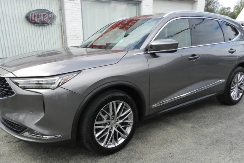 2022 Acura MDX SH-AWD Advance photo 1