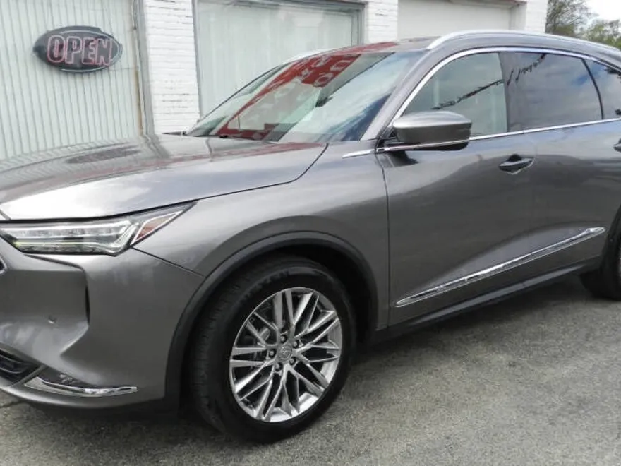 2022 Acura MDX SH-AWD Advance photo 1