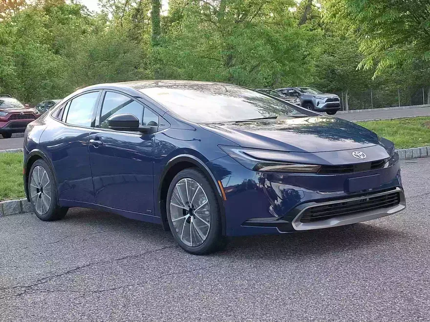 2025 Toyota Prius XLE photo 1