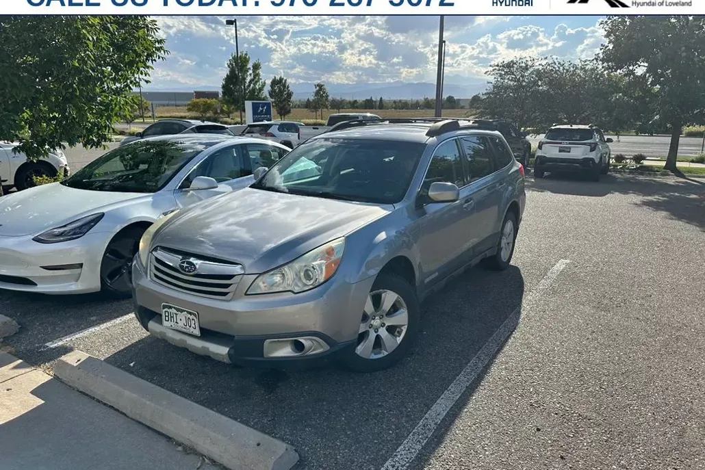 2010 Subaru Outback Premium photo 1