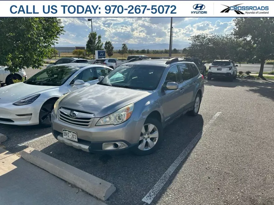 2010 Subaru Outback Premium photo 1