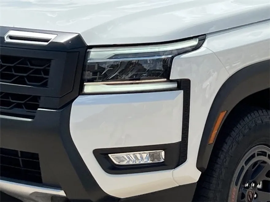 2025 Nissan Frontier PRO-X photo 4