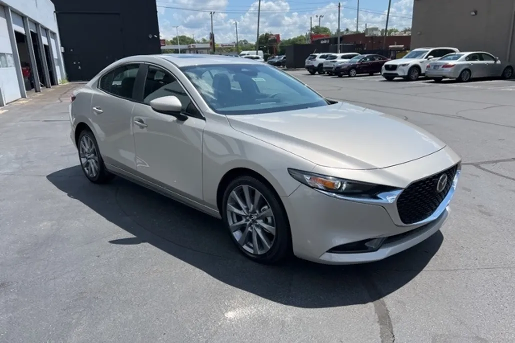 2025 Mazda Mazda3 2.5 s Preferred photo 1