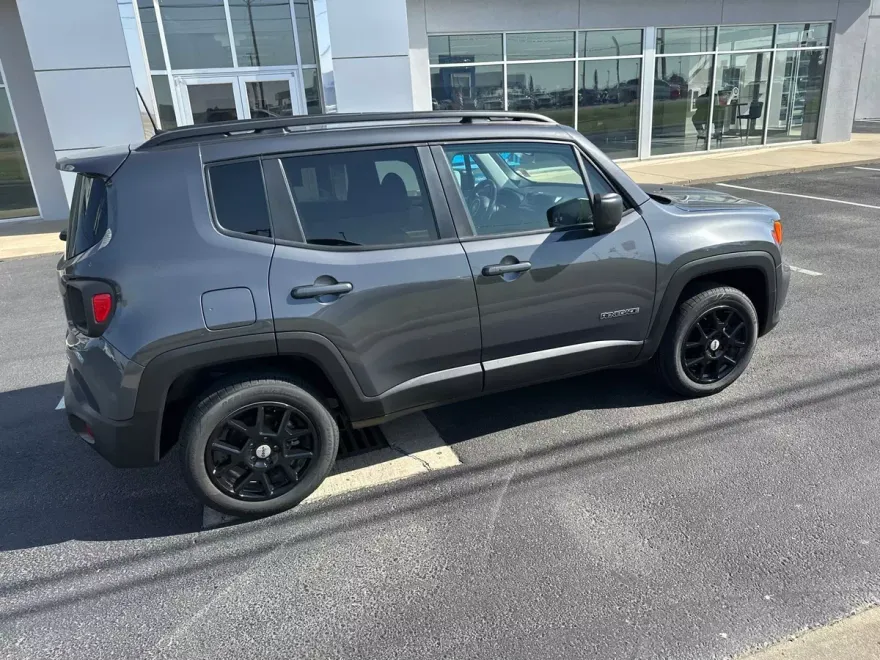 2022 Jeep Renegade Latitude photo 1