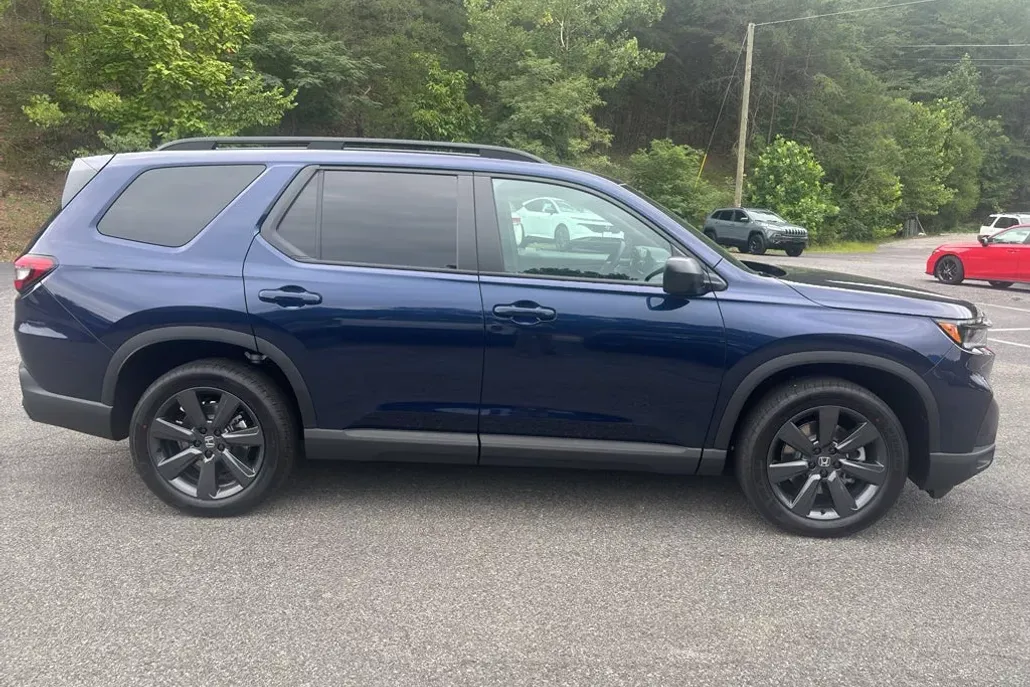 2025 Honda Pilot Sport photo 1