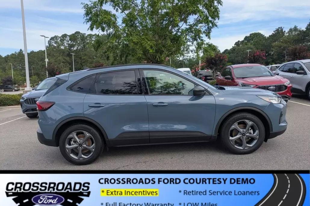 2025 Ford Escape ST-Line photo 1