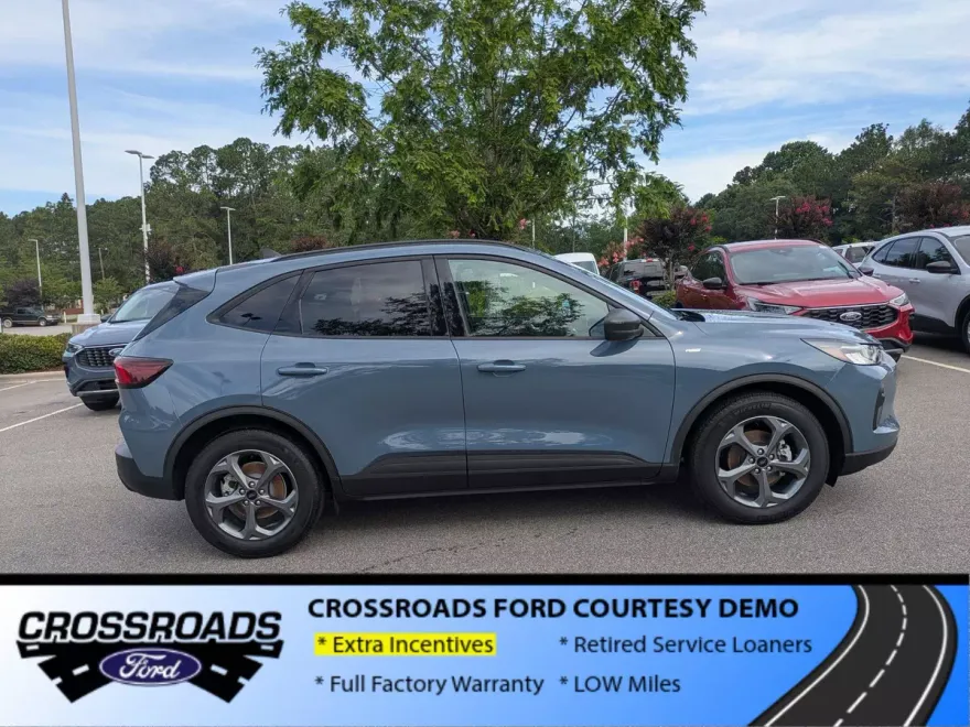 2025 Ford Escape ST-Line photo 1