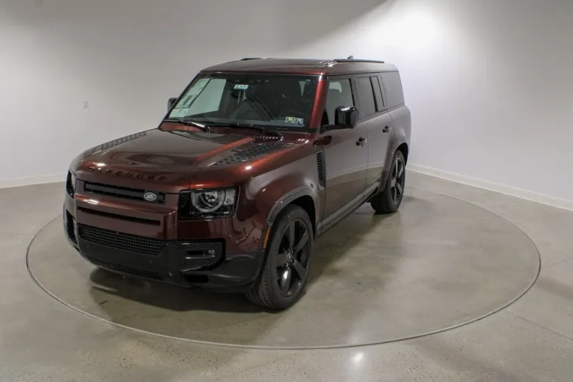 2025 Land Rover Defender 130 X-Dynamic SE photo 1