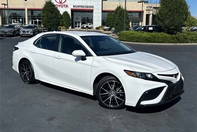 2024 Toyota Camry SE photo 1