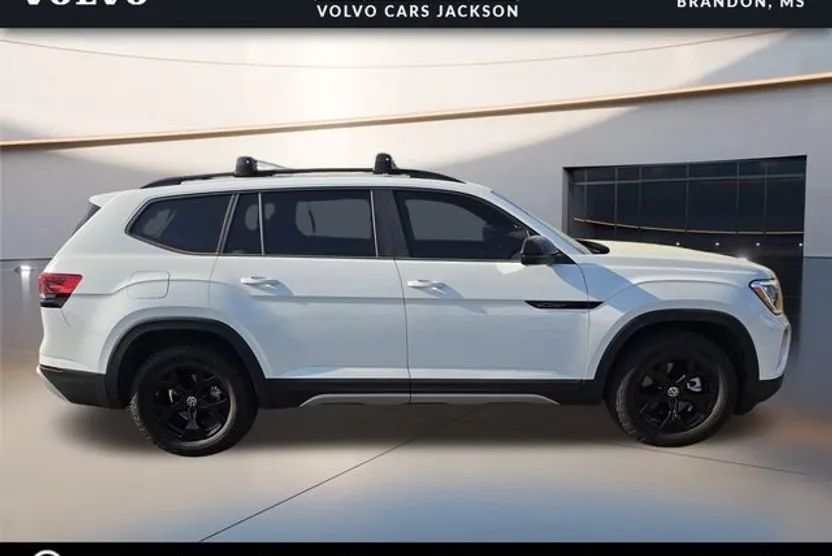 2024 Volkswagen Atlas Peak Edition SE Technology photo 1