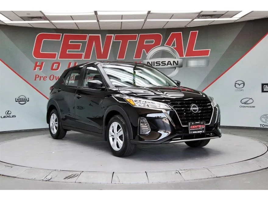 2025 Nissan Kicks Play S photo 1