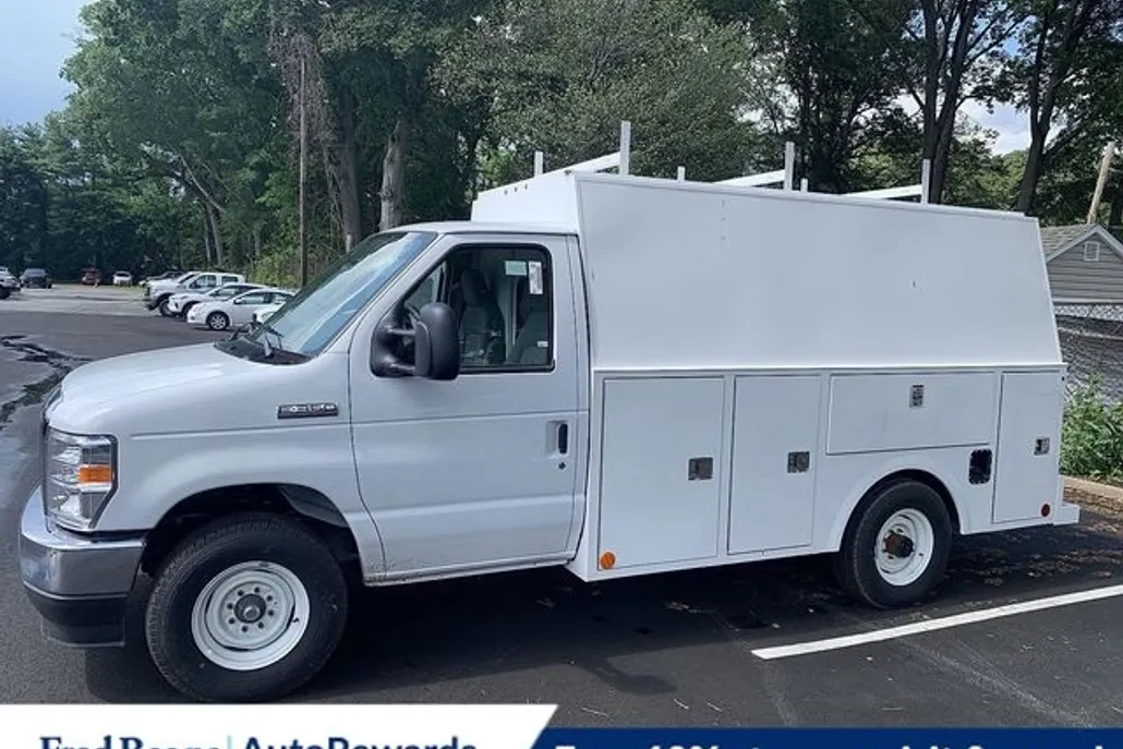 2025 Ford E-350 Base photo 1