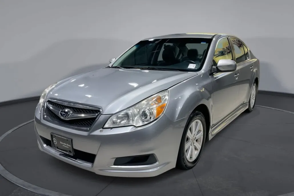 2010 Subaru Legacy 2.5i Premium photo 1