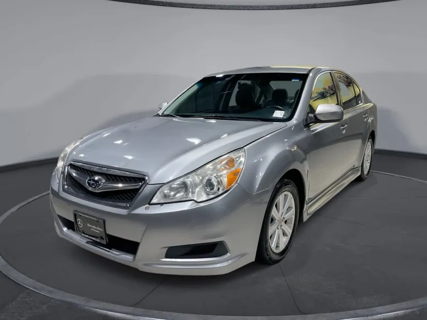 2010 Subaru Legacy 2.5i Premium photo 1