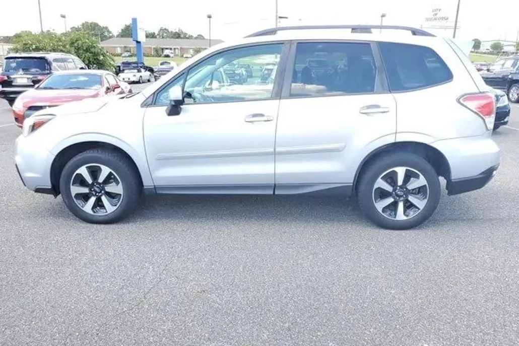 2017 Subaru Forester Premium photo 1
