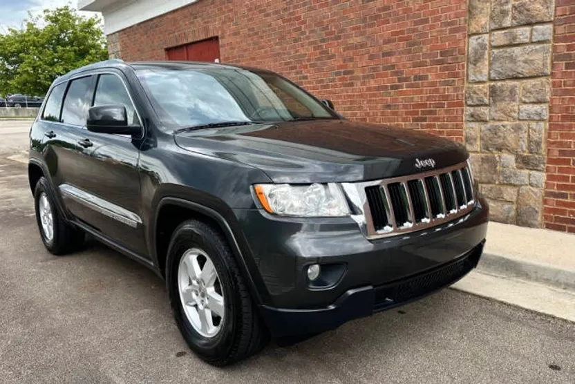 2011 Jeep Grand Cherokee Laredo photo 1