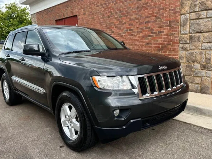 2011 Jeep Grand Cherokee Laredo photo 1