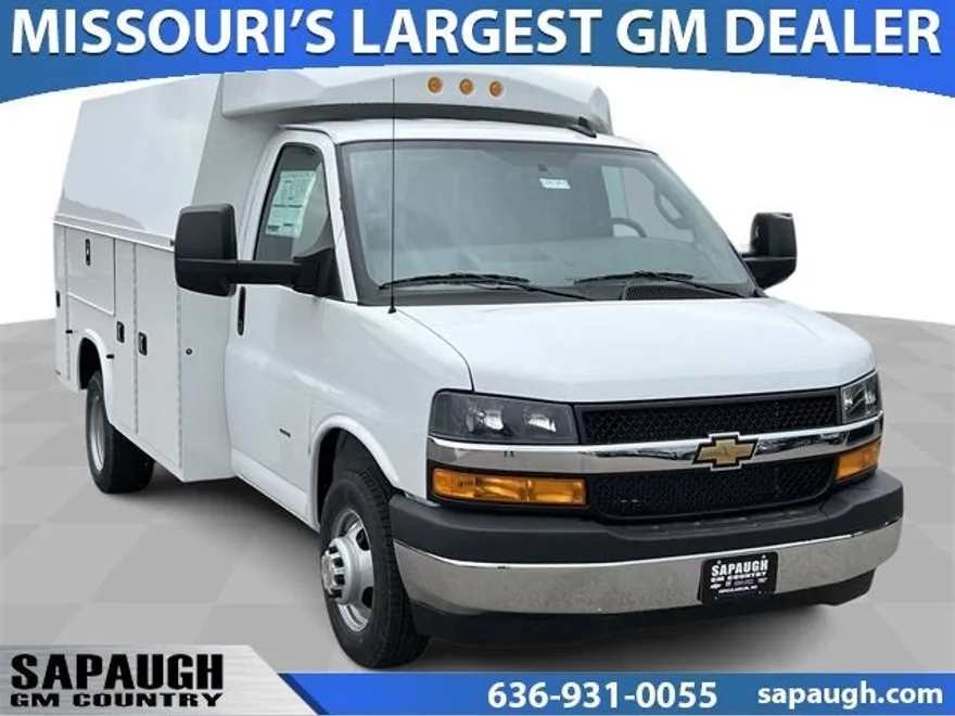 2024 Chevrolet Express Cutaway 3500 photo 1