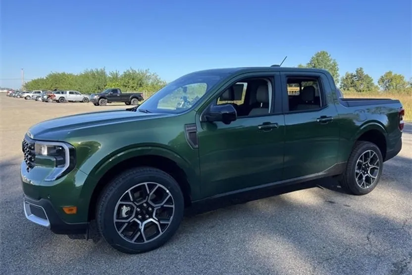 2025 Ford Maverick Lariat photo 1