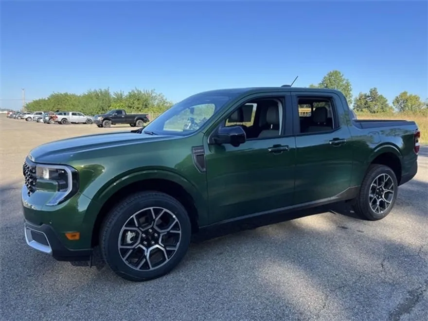 2025 Ford Maverick Lariat photo 1
