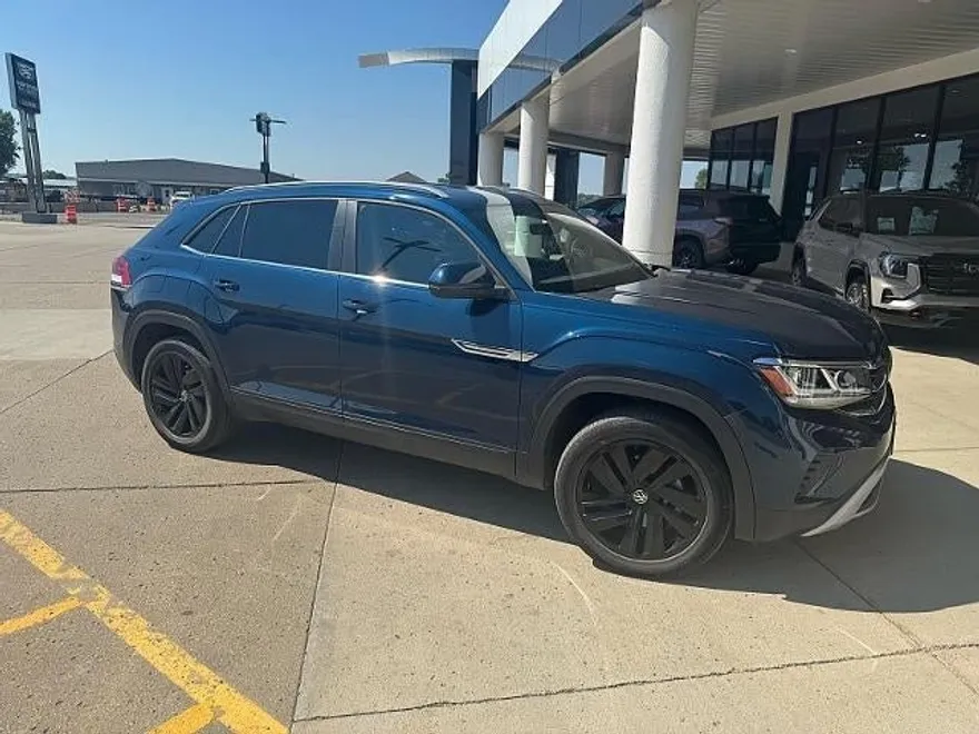 2022 Volkswagen Atlas Cross Sport V6 SE Technology photo 1