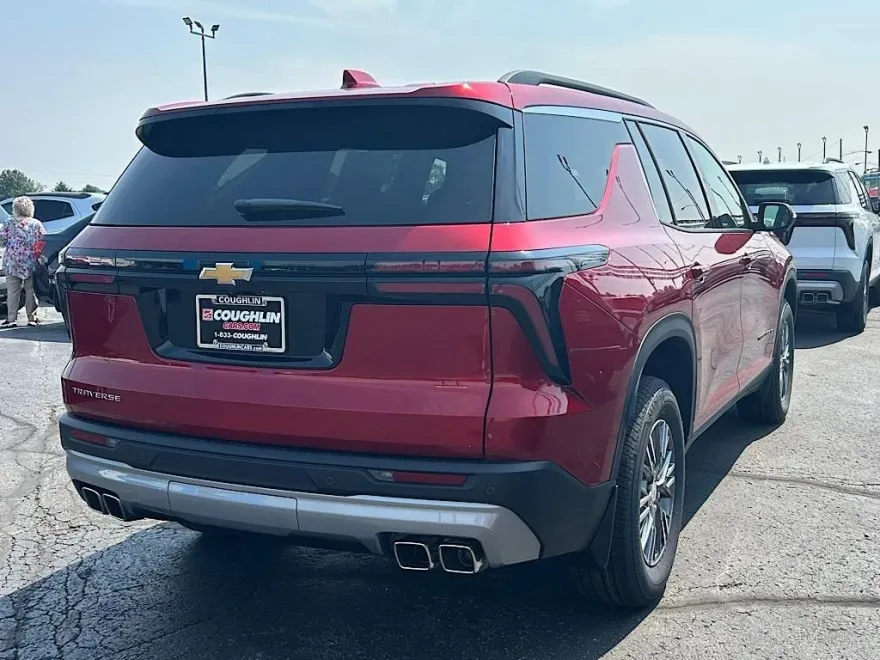 2025 Chevrolet Traverse photo 1