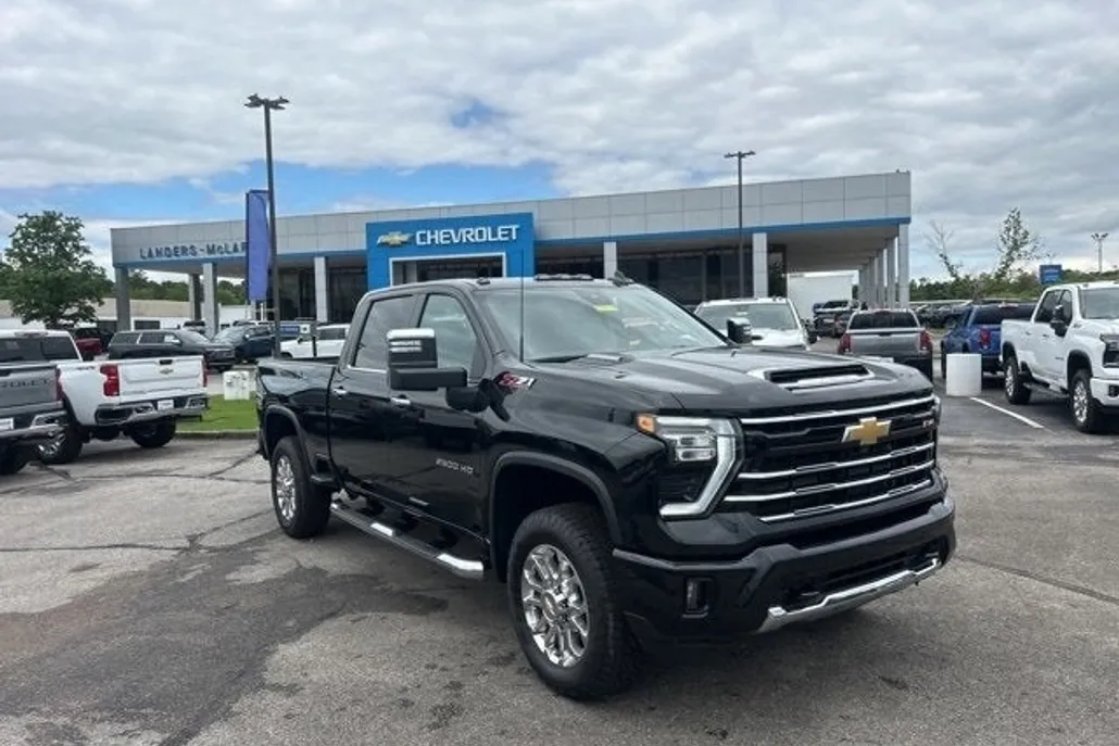 2025 Chevrolet Silverado 2500HD LT photo 1