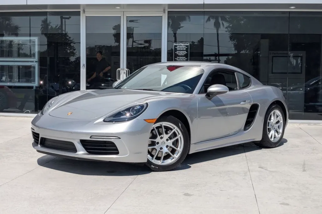 2023 Porsche Cayman Base photo 1