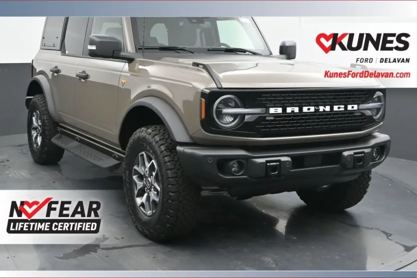 2025 Ford Bronco Badlands photo 1
