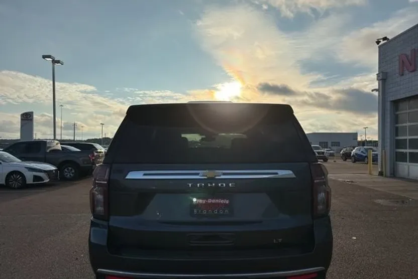 2021 Chevrolet Tahoe LT photo 1