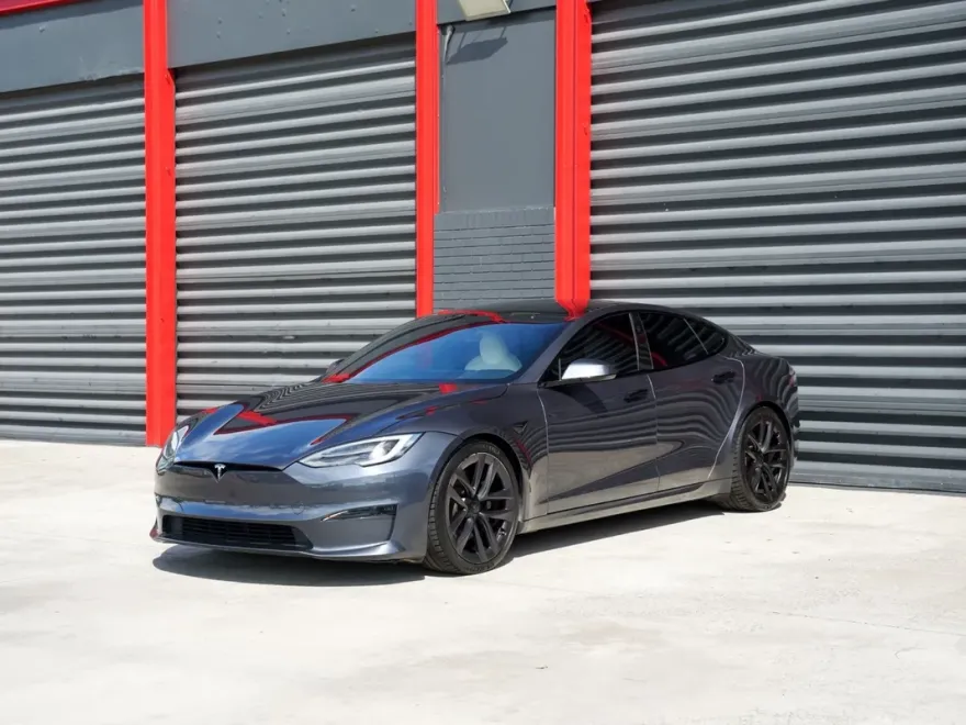 2022 Tesla Model S Plaid photo 1