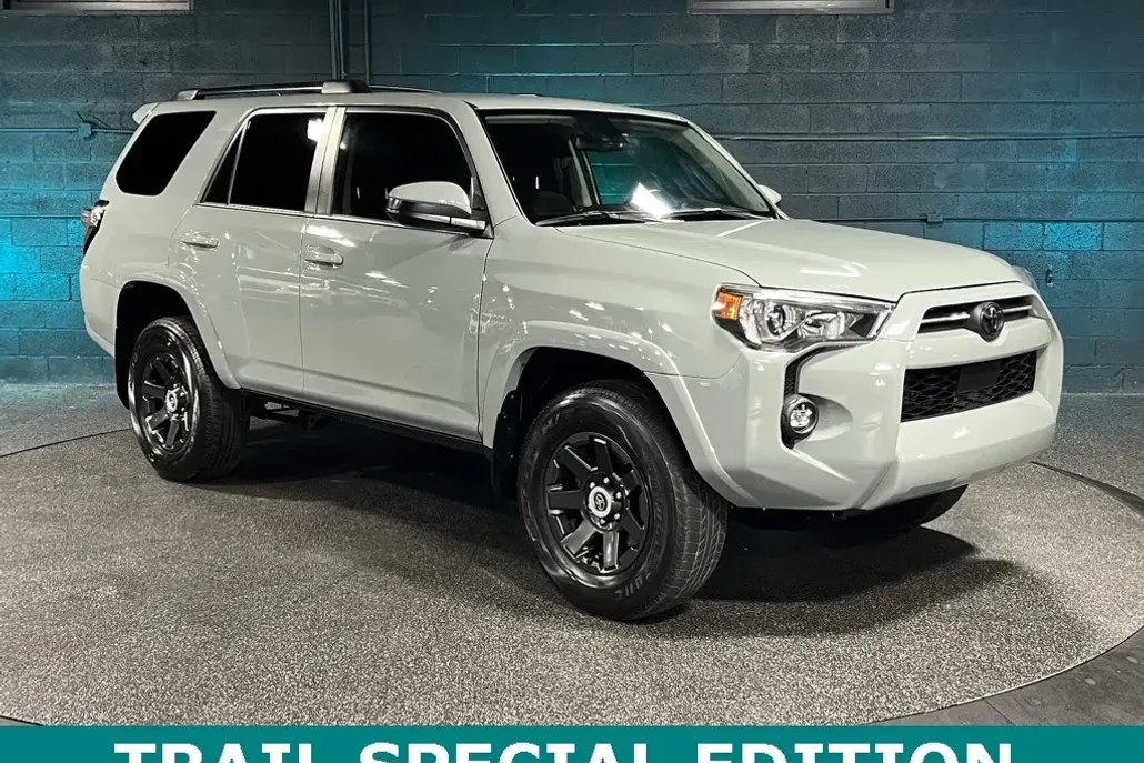 2022 Toyota 4Runner SR5 Trail photo 1