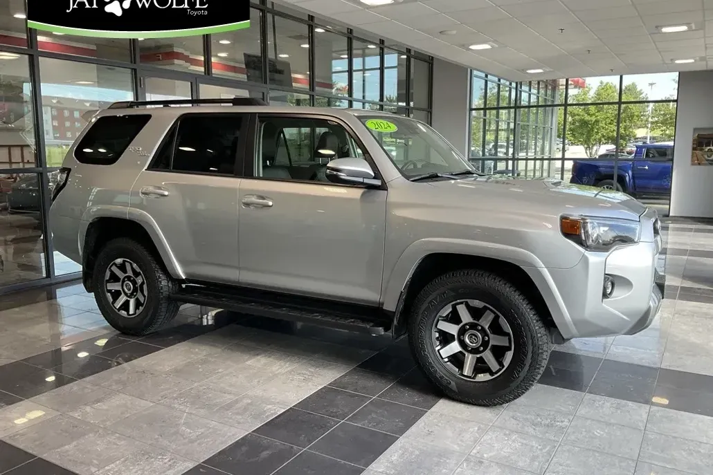 2024 Toyota 4Runner TRD Off-Road Premium photo 1
