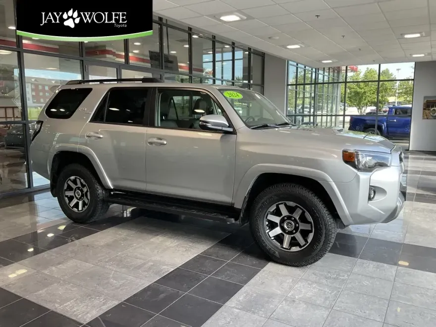 2024 Toyota 4Runner TRD Off-Road Premium photo 1