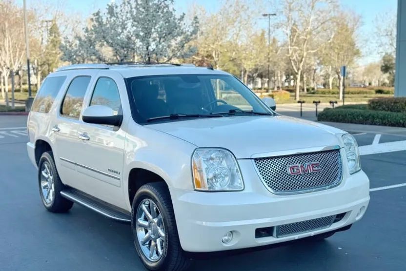 2013 Gmc Yukon Denali photo 1