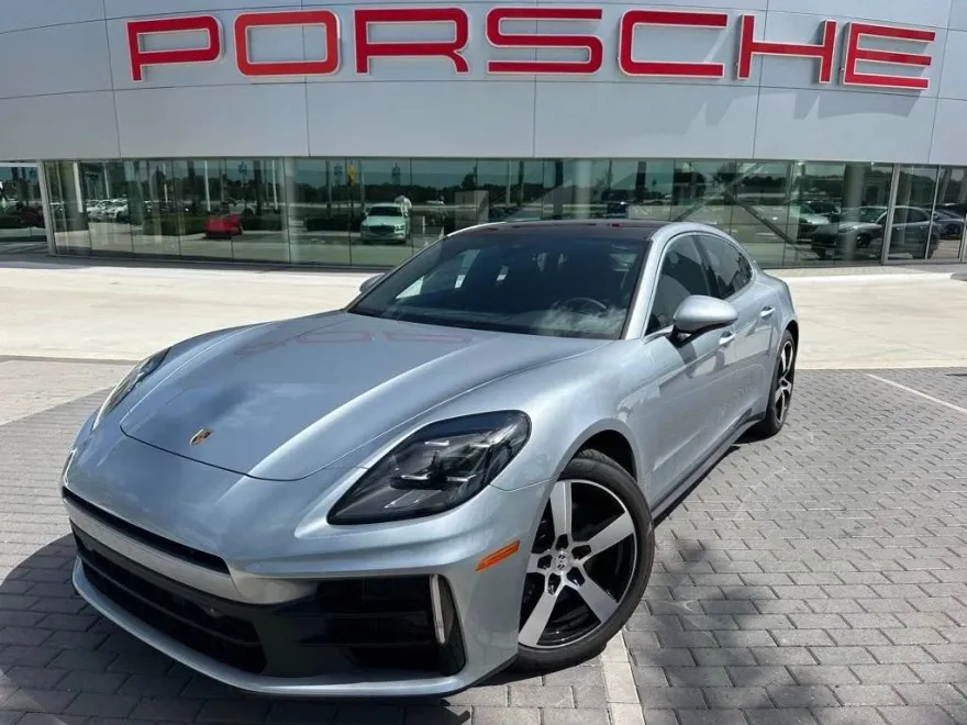 2025 Porsche Panamera 4 photo 1