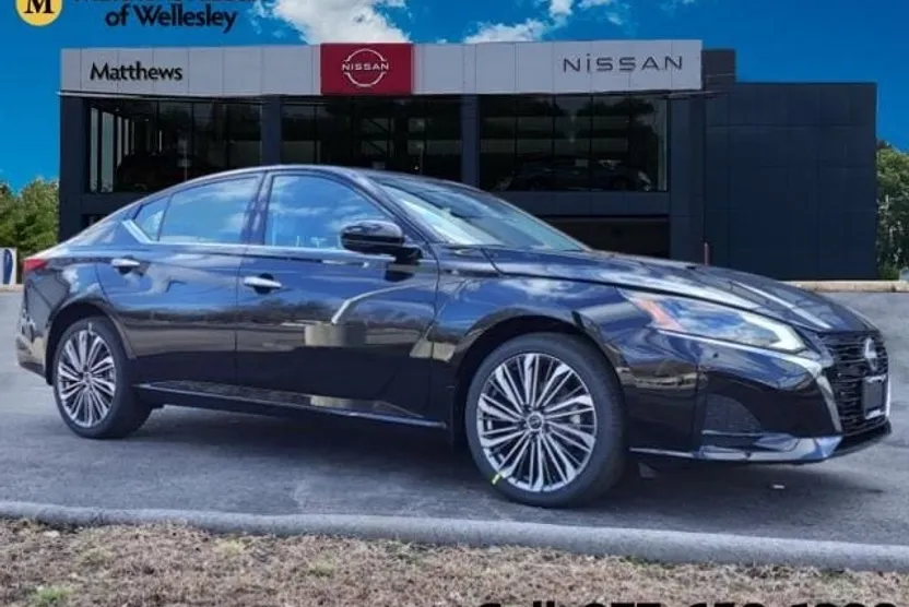 2025 Nissan Altima SL photo 1