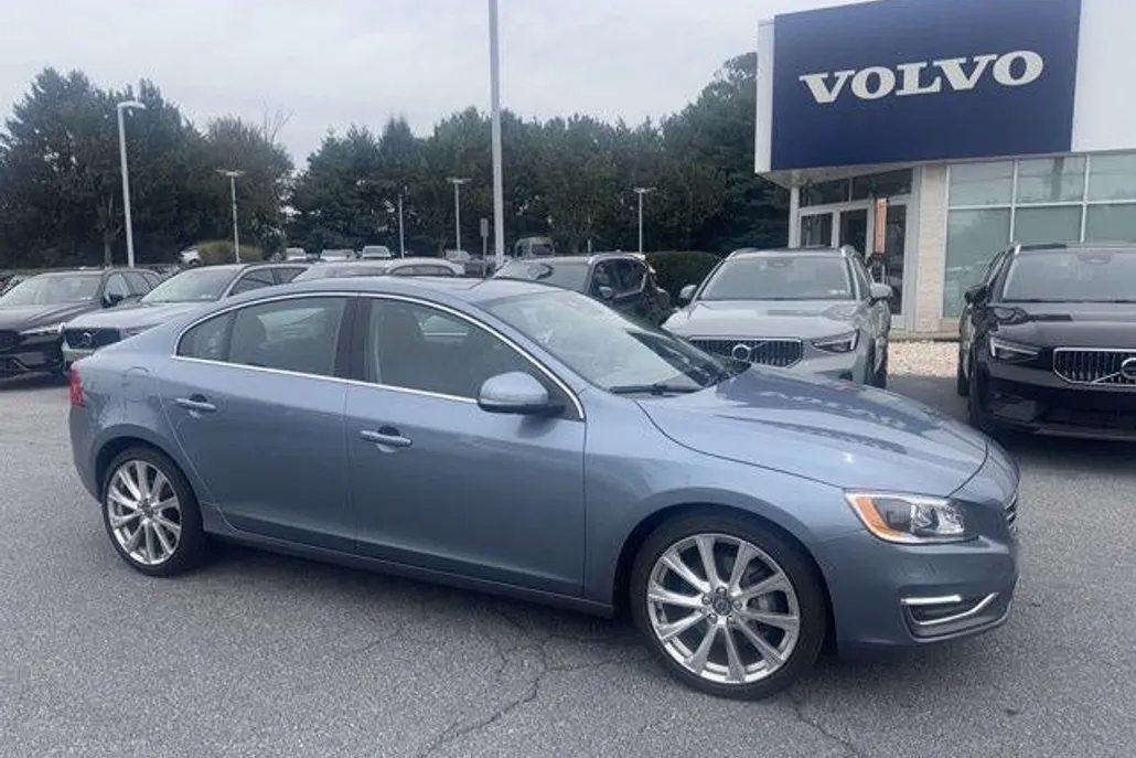 2017 Volvo S60 T5 AWD Inscription Platinum photo 1