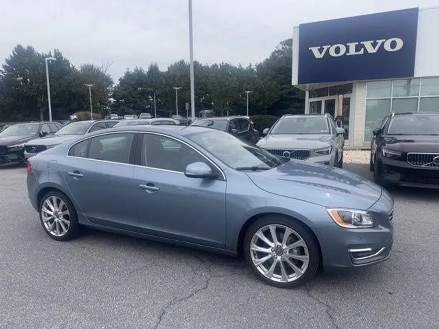 2017 Volvo S60 T5 AWD Inscription Platinum photo 1